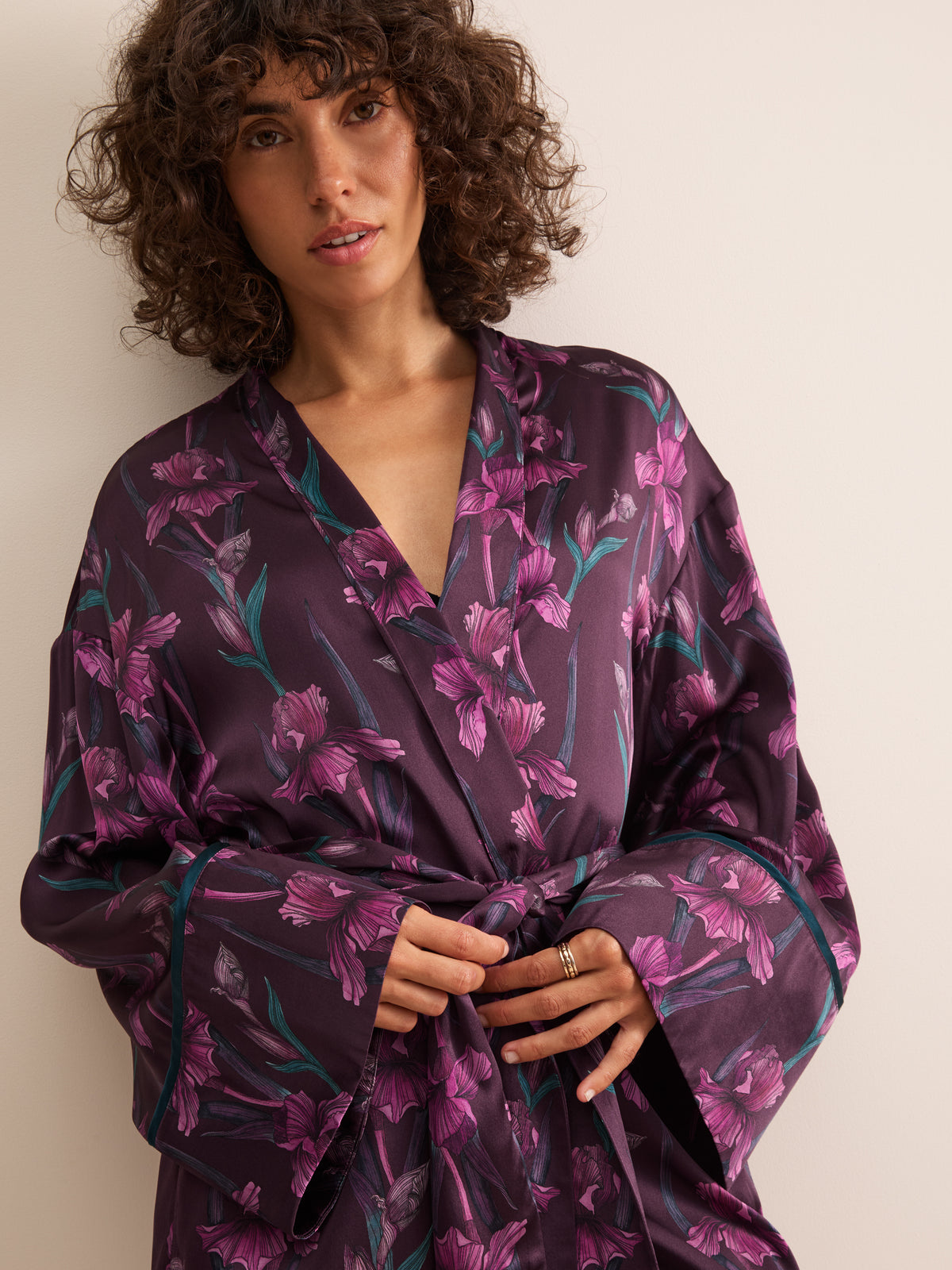 Brindisi Silk Short Dressing Gown Dark Wine Iris