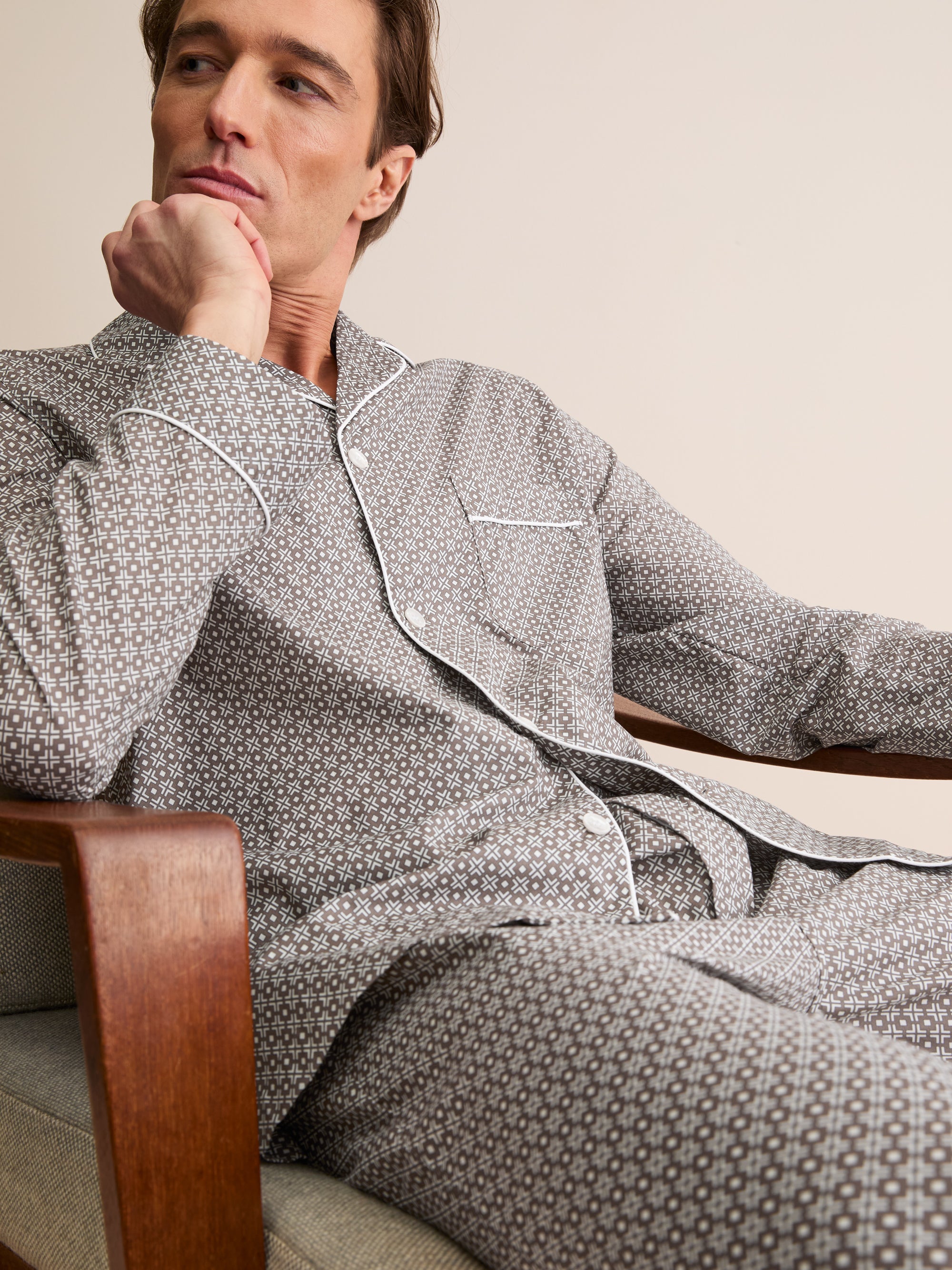 Men's Classic Fit Pyjamas London Transport Cotton Batiste Taupe Cross