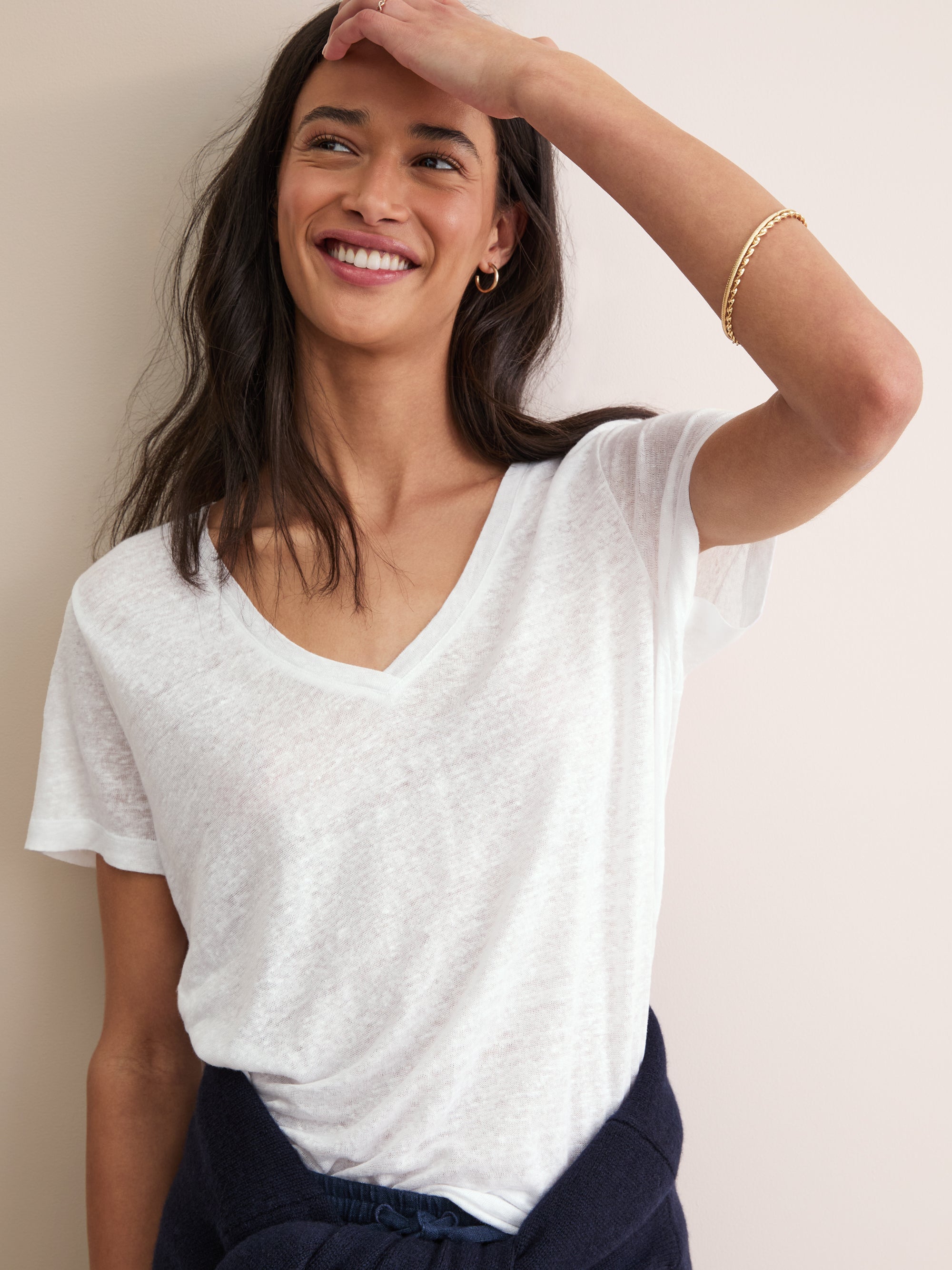 Jordan Linen White Women's V-Neck T-Shirt | Derek Rose