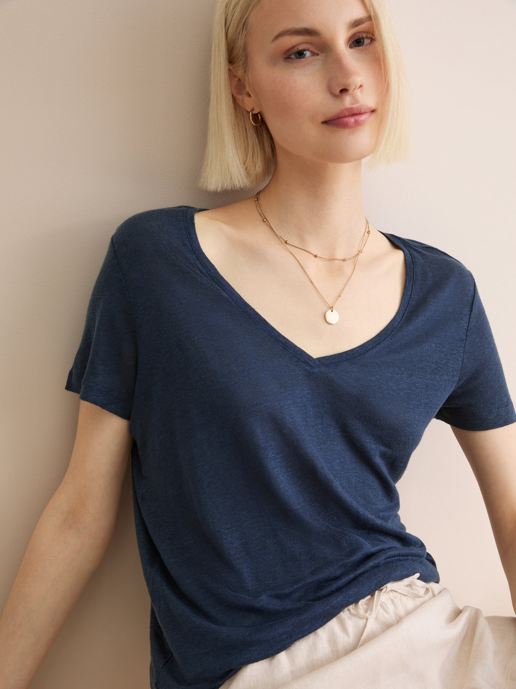 Jordan 2 Linen Navy Women's V-Neck T-Shirt | Derek Rose