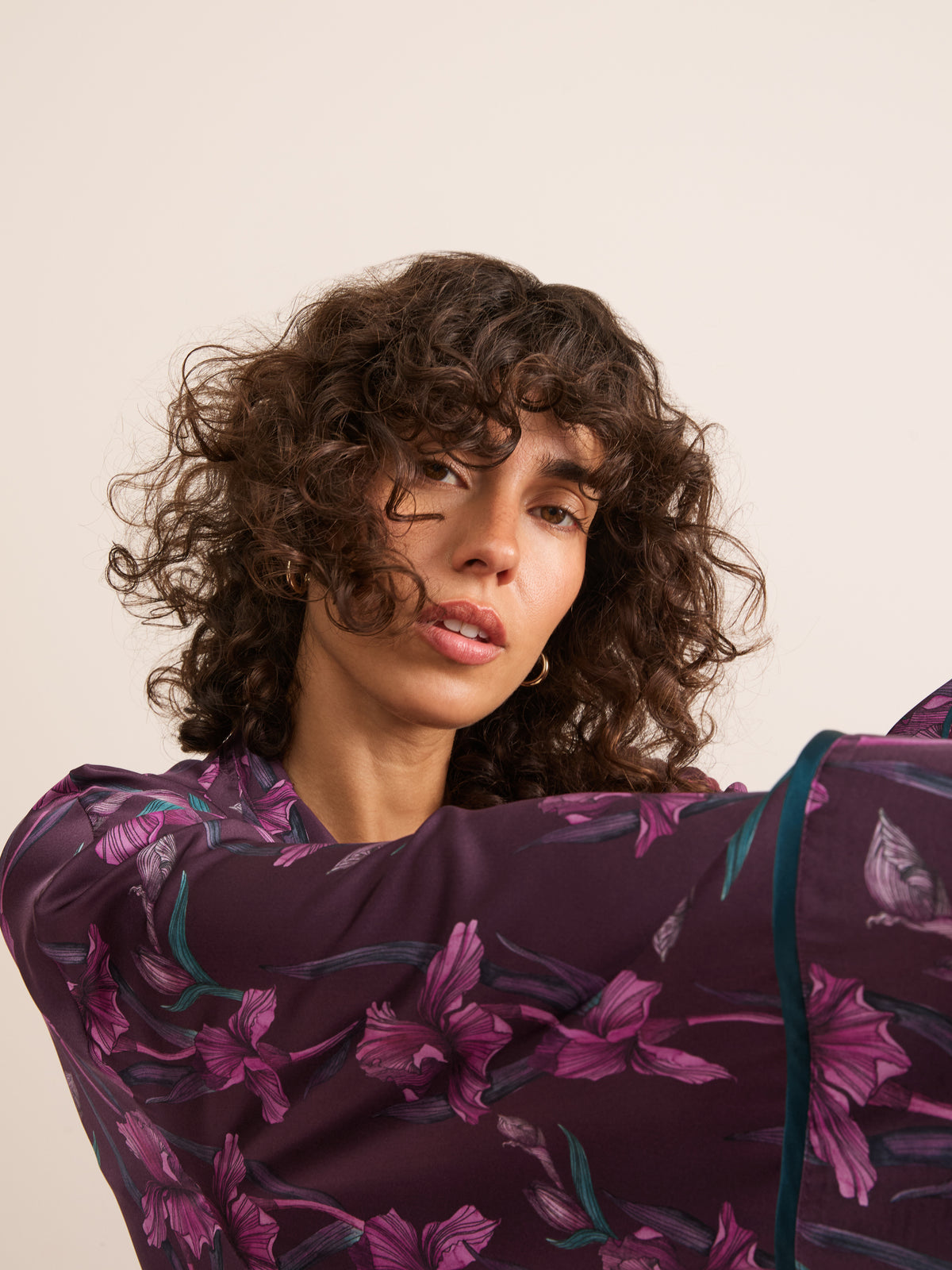 Brindisi Silk Short Dressing Gown Dark Wine Iris