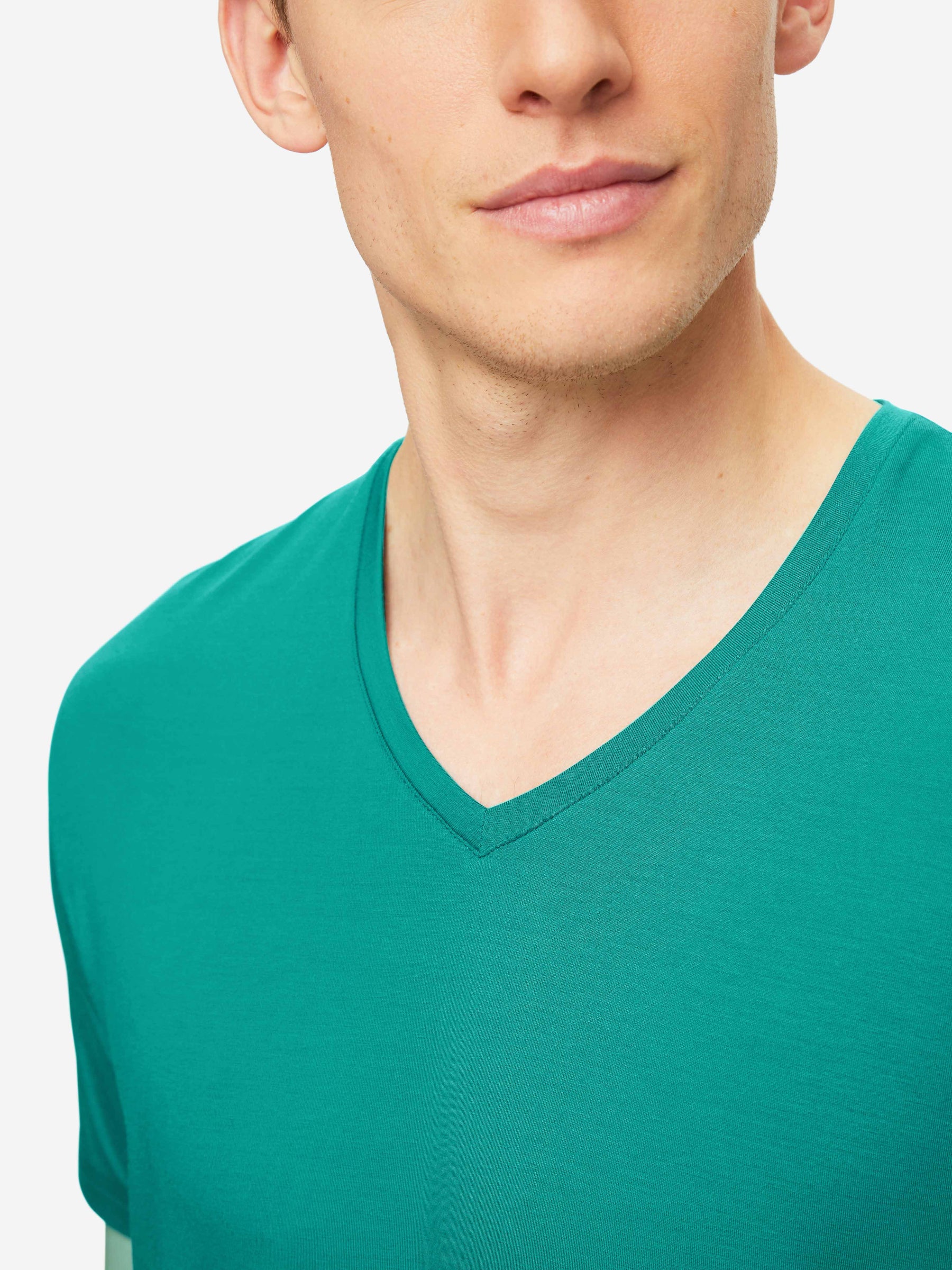 Men's V-Neck T-Shirt Basel Micro Modal Stretch Jungle Green